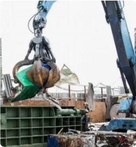 Прессовщик лома и отходов металла